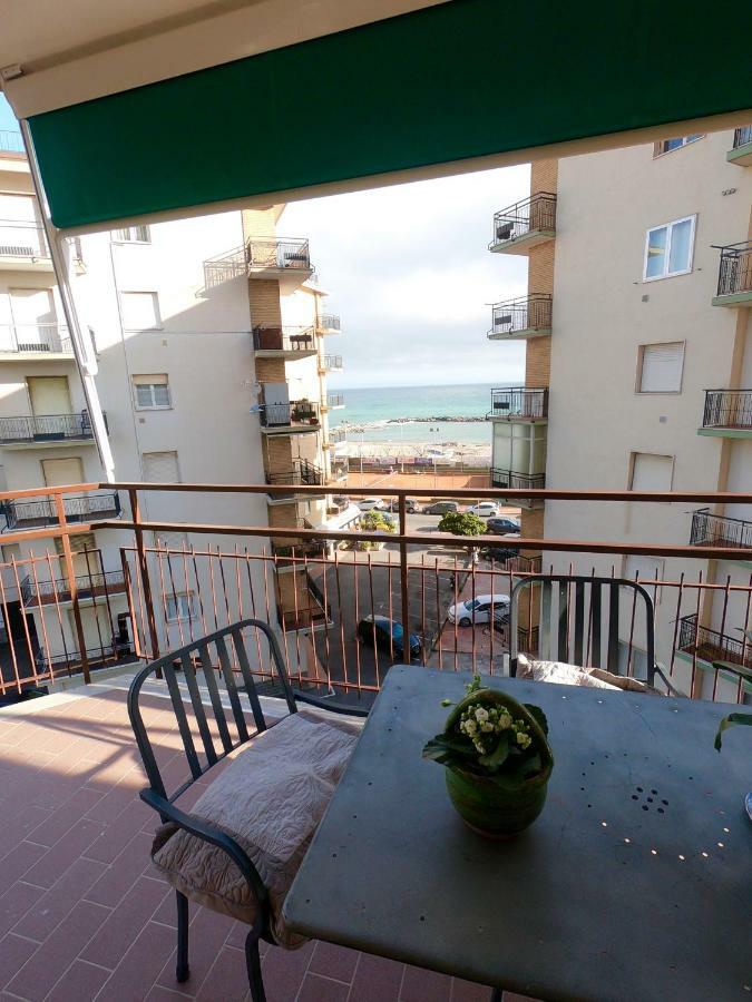 Olimpia Apartment Arma di Taggia Luaran gambar